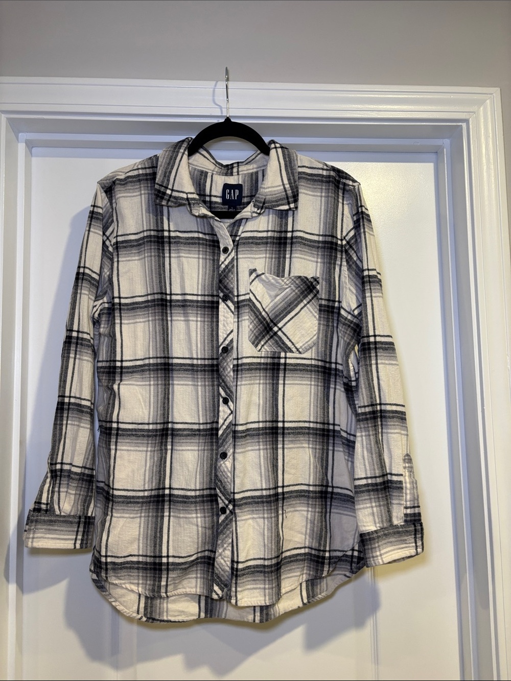 GAP Women’s Black & White Plaid Button-Down Shirt